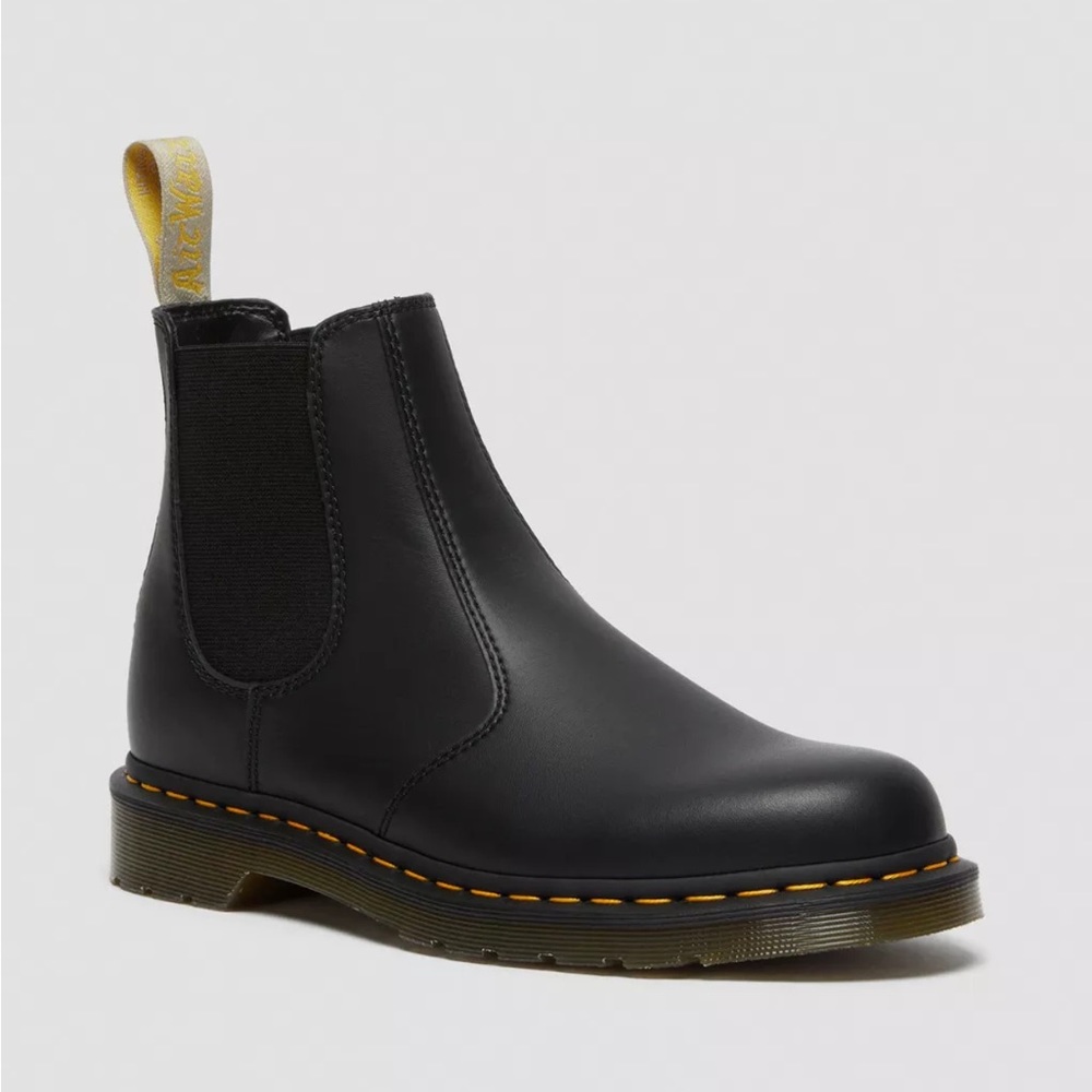 NWOT Dr. Marten’s VEGAN 2976 Felix Chelsea Boots 7